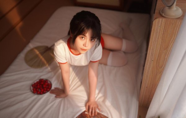 龙坤投资 少女写真 红色体操服