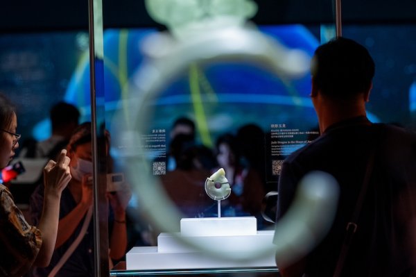 道正网配资 上博举办红山文化考古特展，呈现玉器和龙崇拜的渊源
