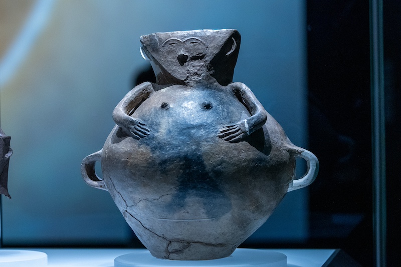 “龙腾中国：红山文化古国文明考古特展”现场。摄影记者/吴军