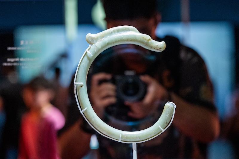 “龙腾中国：红山文化古国文明考古特展”现场。摄影记者/吴军